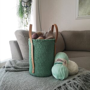 Virkattu kässäkori