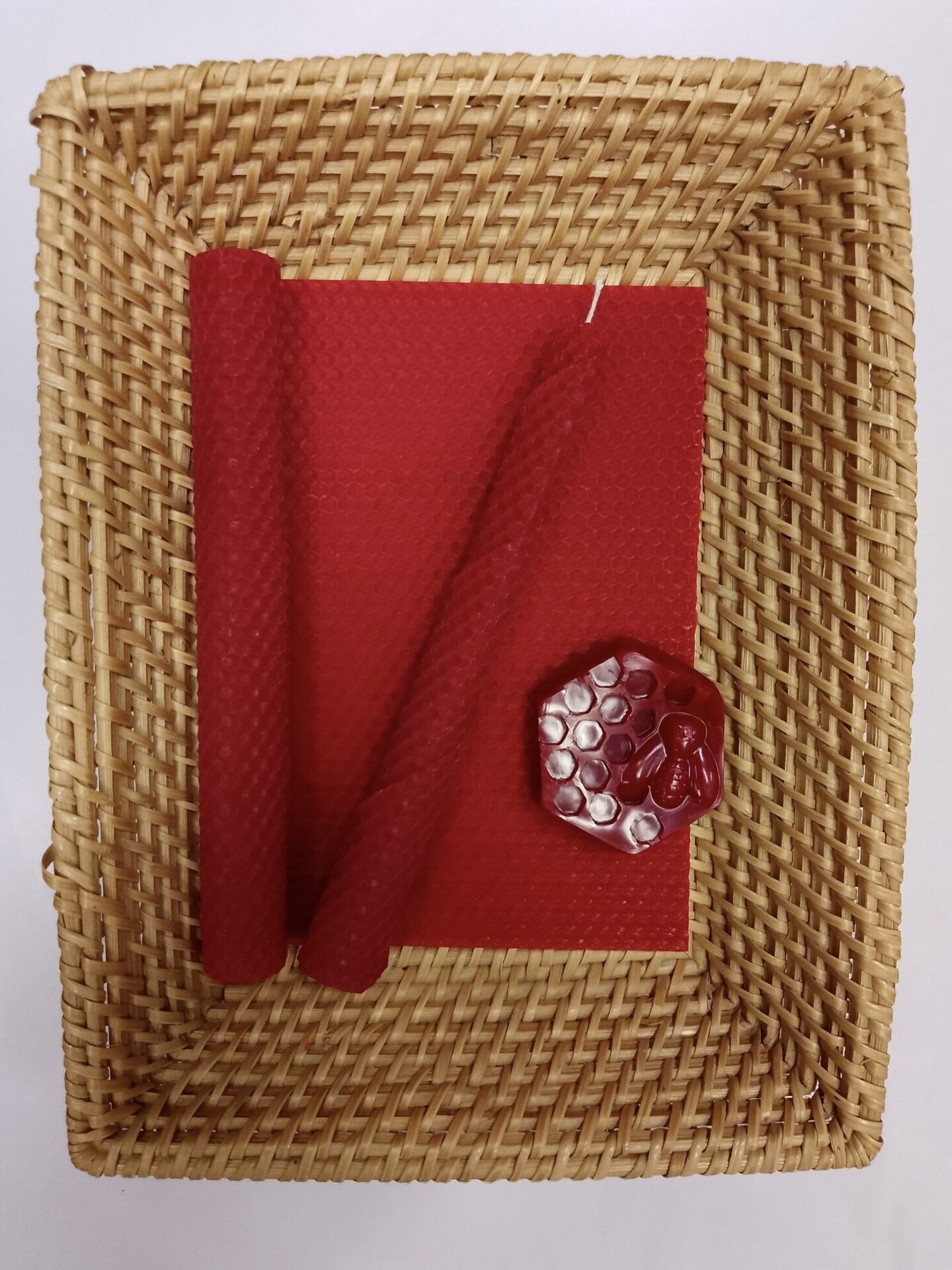 Mehiläisvahalevy 22x38 cm Tummanpunainen