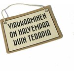 Virkkaaminen on halvempaa kuin terapia - kyltti Kermanvalkoinen