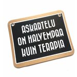 Askartelu on halvempaa kuin terapia - kyltti Musta