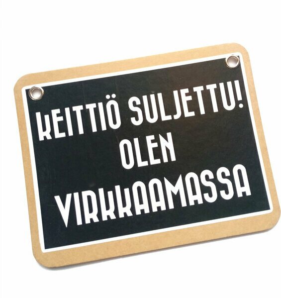 Keittiö on suljettu! Olen virkkaamassa - kyltti Musta