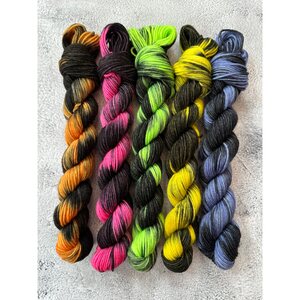 Hand Finnished Aisti ohut sukka 100 g / 400 Hedelmäsalaatti tulipalossa (5 x 20 g)