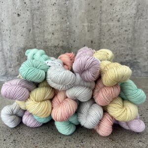 Hand Finnished Aisti ohut sukka 100 g / 400 Vaahtokarkki mix (5 x 20 g)