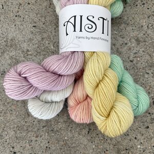 Hand Finnished Aisti ohut sukka 100 g / 400 Vaahtokarkki mix (5 x 20 g)