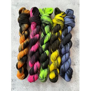 Hand Finnished Aisti ohut sukka 100 g / 400 Hedelmäsalaatti tulipalossa (2 x 50 g)