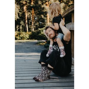 Hand Finnished Samistelusukat -lehti