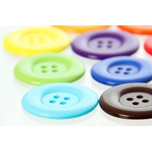 Värikäs muovinappi 37 mm 5 kpl