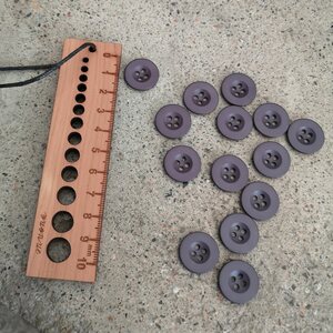 Perusnappi 18 mm tummanvioletti