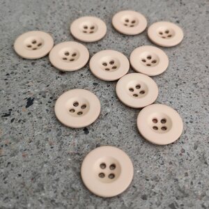 Perusnappi 18 mm beis