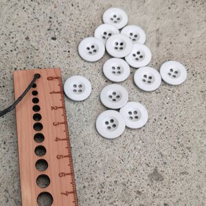 Perusnappi 18 mm gris