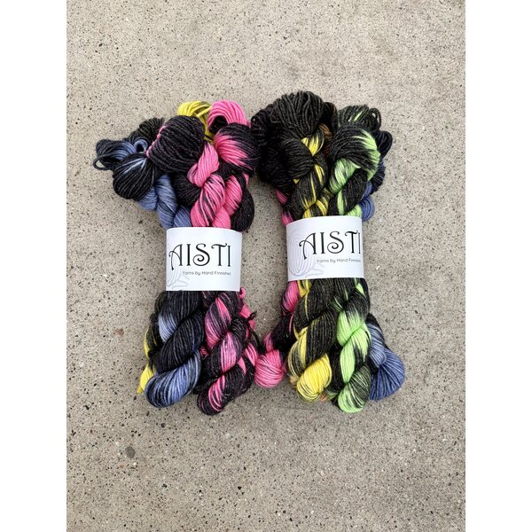 Hand Finnished Aisti ohut sukka 100 g / 400 Hedelmäsalaatti tulipalossa (5 x 20 g) mix