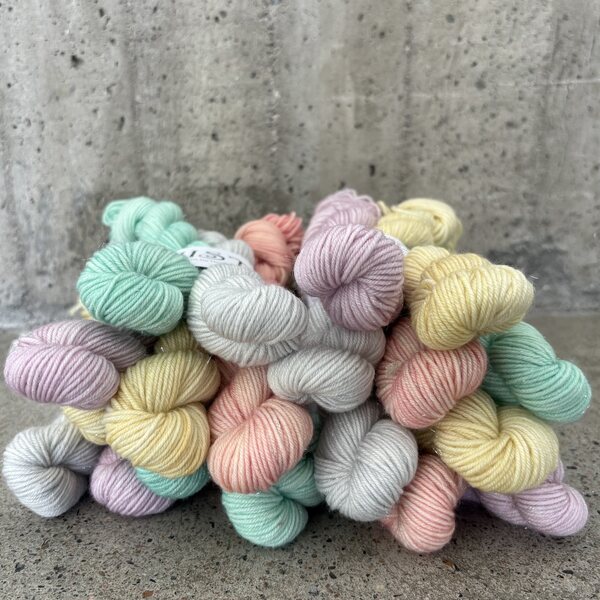 Hand Finnished Aisti ohut sukka 100 g / 400 Vaahtokarkki mix (5 x 20 g)